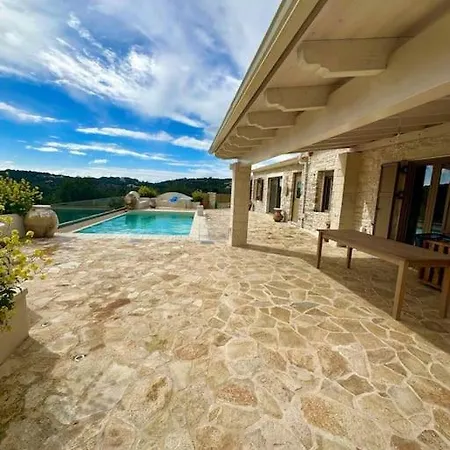 Villa Nikolas *