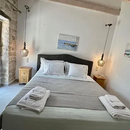 Nikolas Villa *